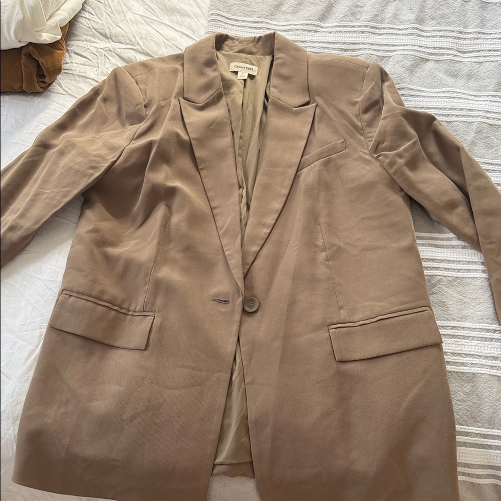Elegant Tan Women's Blazer